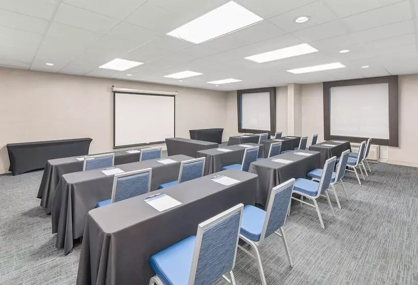 Holiday Inn Express Hotel & Suites Greenville I 85 & Woodruff Road, An Ihg