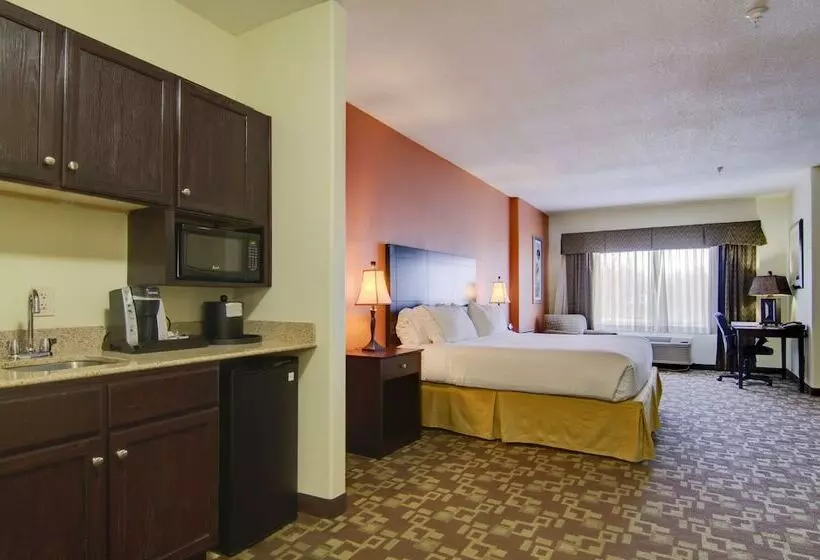 Holiday Inn Express Hotel & Suites Kansas City Sports Complex, An Ihg