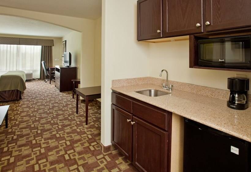 Holiday Inn Express Hotel & Suites Kansas City Sports Complex, An Ihg