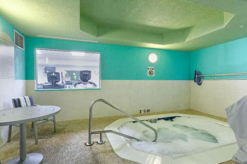 Holiday Inn Express Hotel & Suites Weston, An Ihg