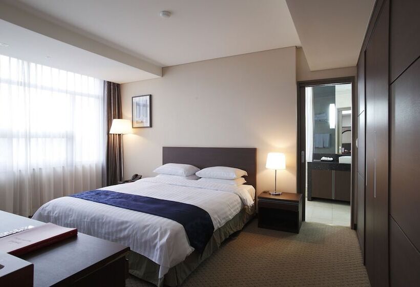 فندق Ramada By Wyndham Dongtan