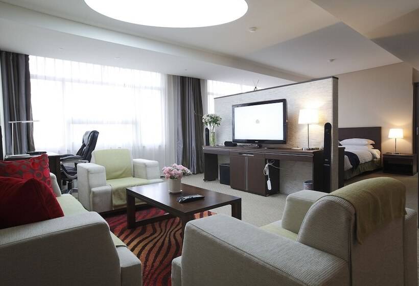 فندق Ramada By Wyndham Dongtan