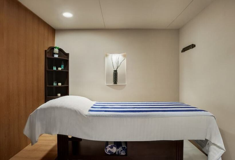 هتل Ramada Plaza By Wyndham Karachi Airport