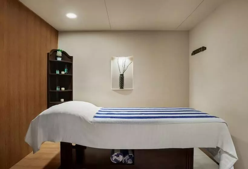 هتل Ramada Plaza By Wyndham Karachi Airport