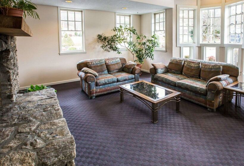 فندق Rodeway Inn & Suites On The River