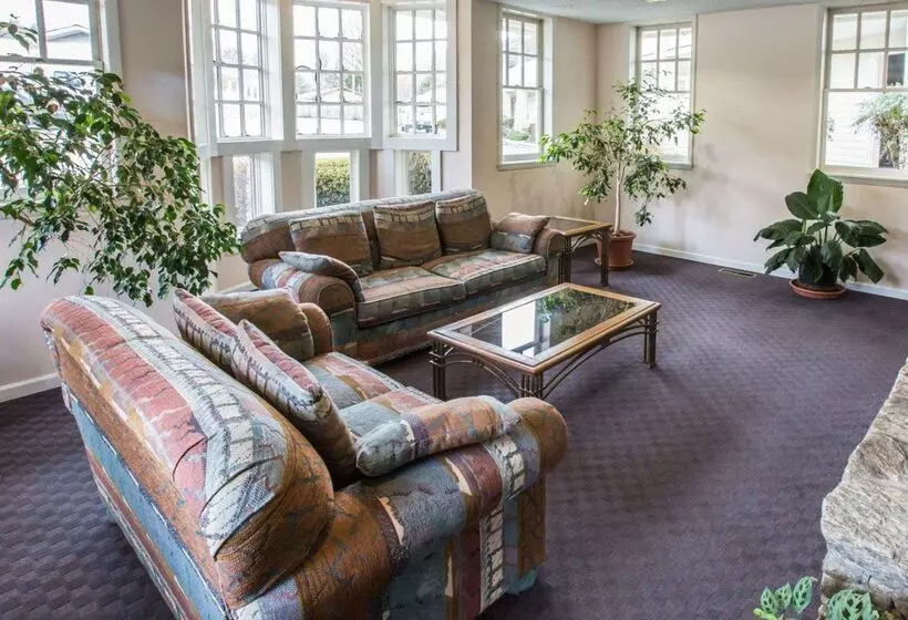 酒店 Rodeway Inn & Suites On The River