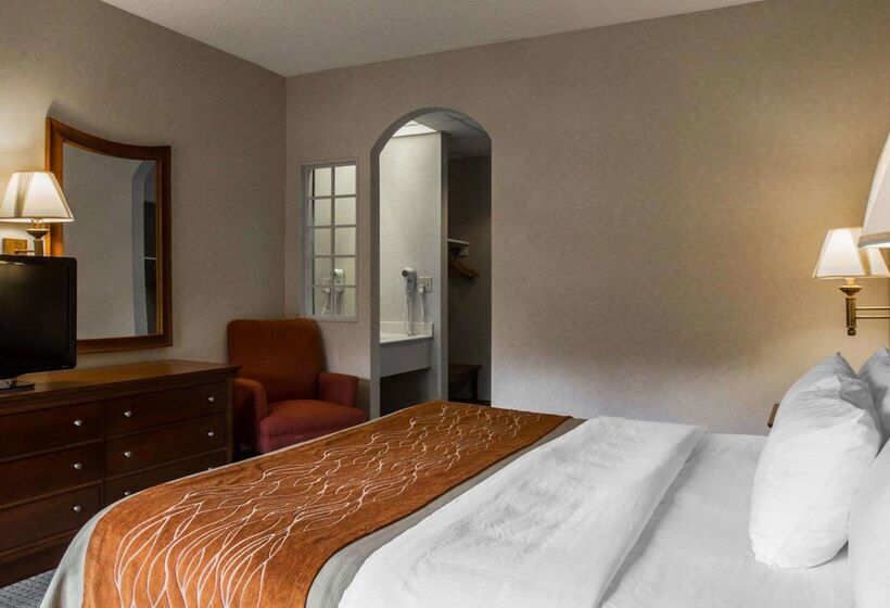 فندق Rodeway Inn & Suites On The River