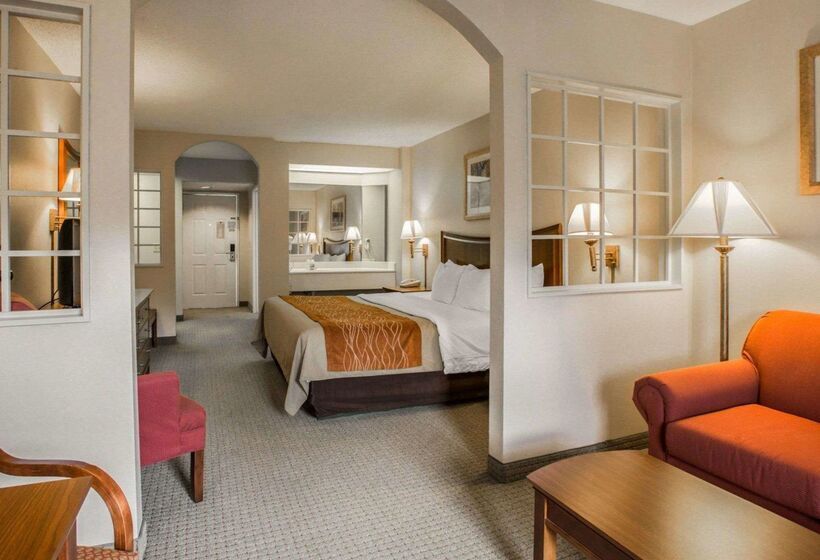 فندق Rodeway Inn & Suites On The River