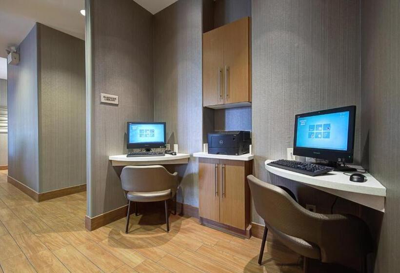 فندق Springhill Suites Harrisburg Hershey