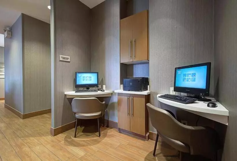 فندق Springhill Suites Harrisburg Hershey