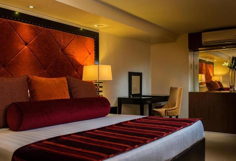 בית מלון כפרי Torre Venezia Suites