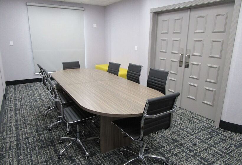 فندق Holiday Inn Express And Suites Oklahoma City Northwest By Ihg