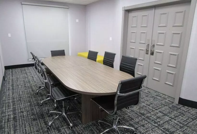 酒店 Holiday Inn Express And Suites Oklahoma City Northwest By Ihg