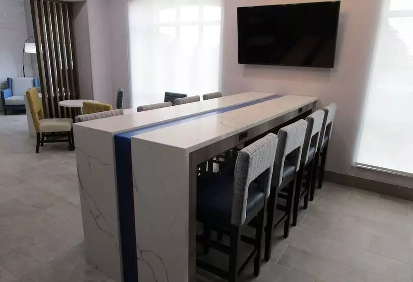 酒店 Holiday Inn Express And Suites Oklahoma City Northwest By Ihg