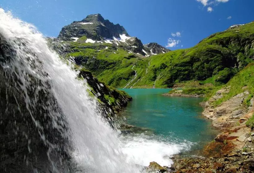 Отель Troschana