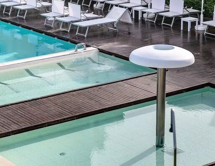 Domino Suite Hotel & Residence