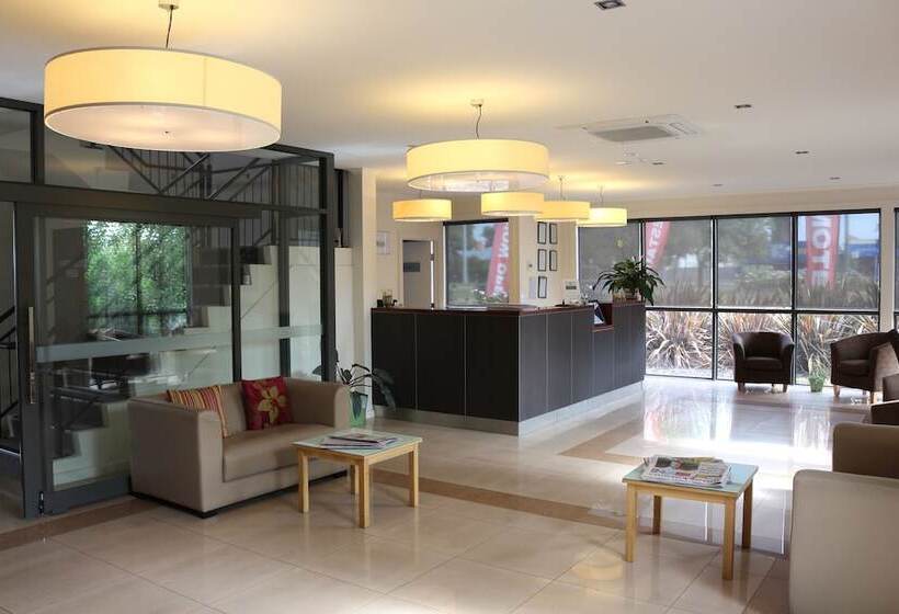 فندق Bairnsdale International