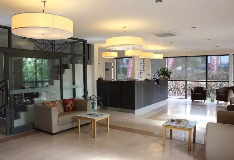 فندق Bairnsdale International