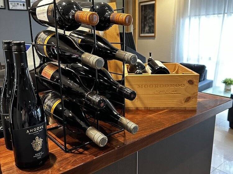 فندق Bairnsdale International