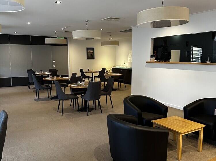 فندق Bairnsdale International