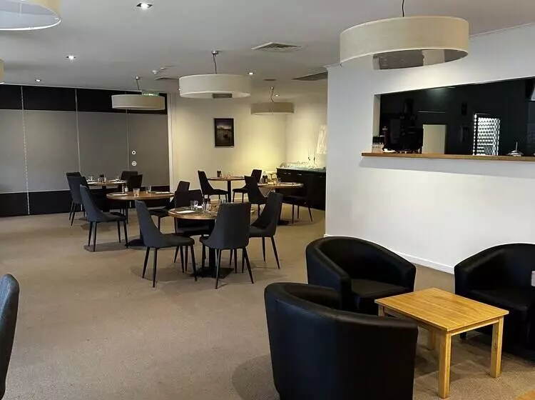 فندق Bairnsdale International