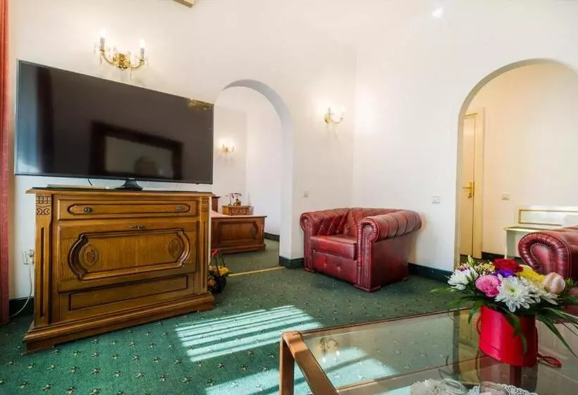 هتل Carpati Imparatul Romanilor