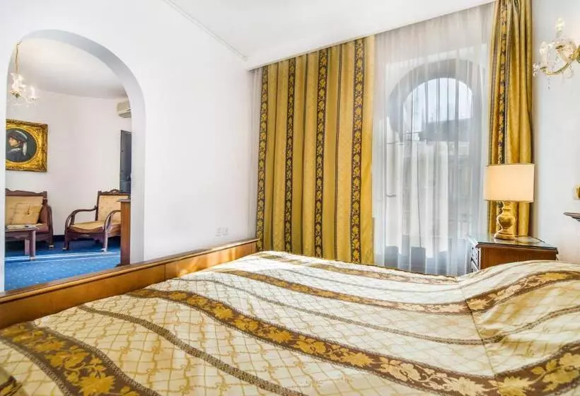 هتل Carpati Imparatul Romanilor