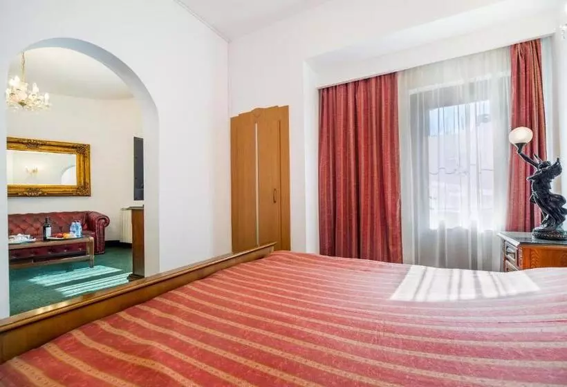 هتل Carpati Imparatul Romanilor