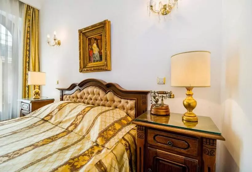 هتل Carpati Imparatul Romanilor