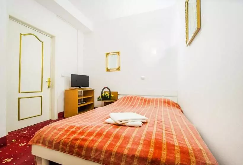 هتل Carpati Imparatul Romanilor