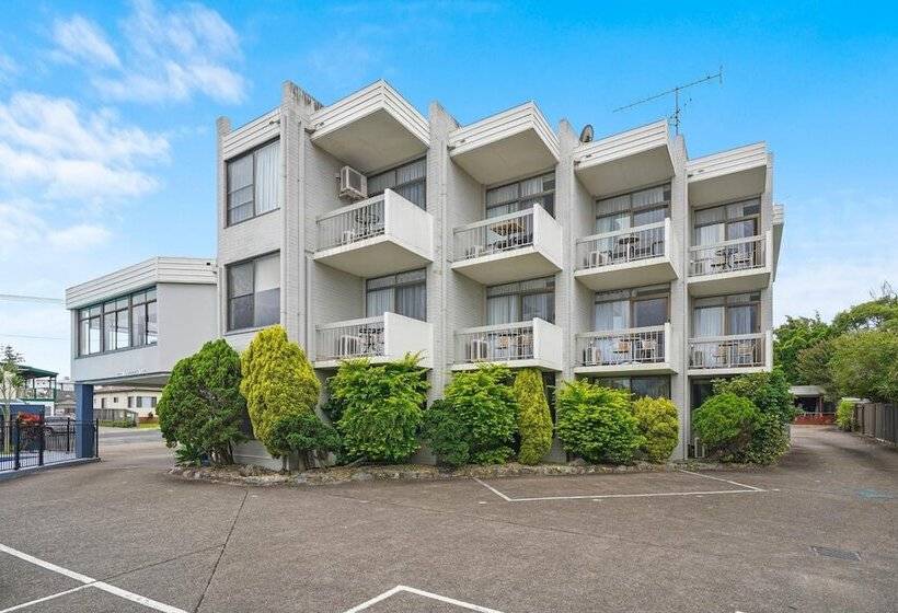 בית מלון כפרי East Port Motor Inn