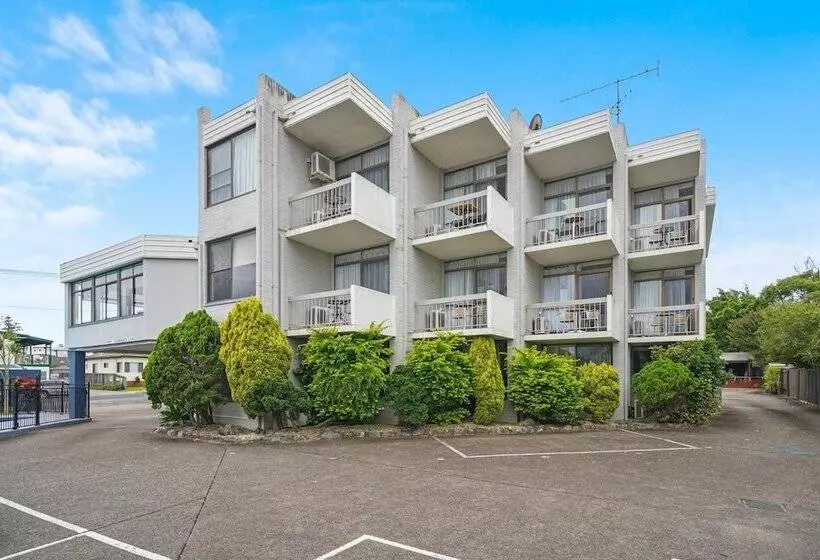 בית מלון כפרי East Port Motor Inn