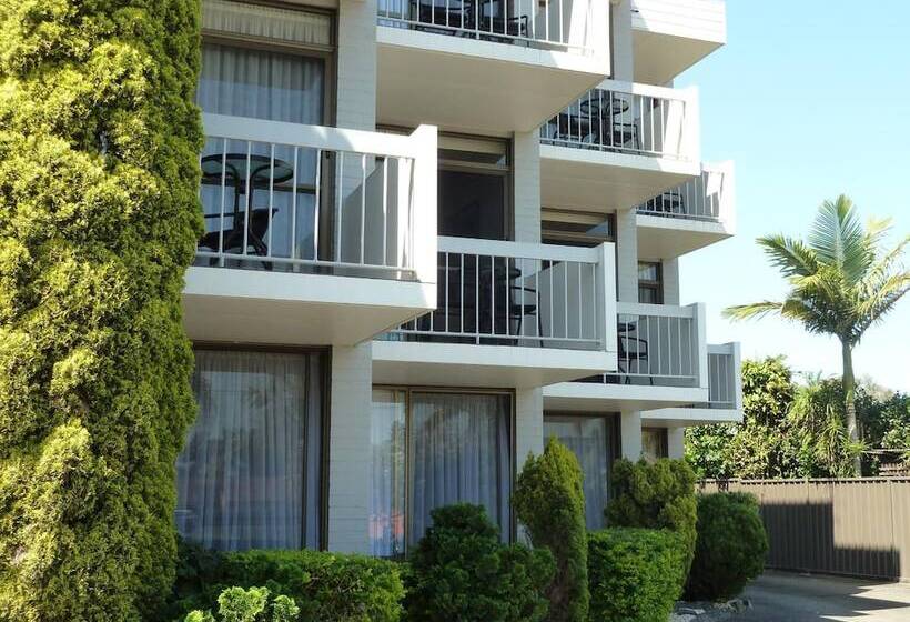 בית מלון כפרי East Port Motor Inn