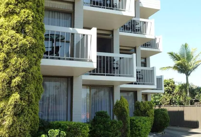 בית מלון כפרי East Port Motor Inn