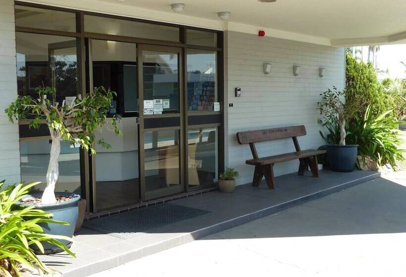 בית מלון כפרי East Port Motor Inn