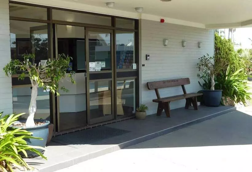 בית מלון כפרי East Port Motor Inn