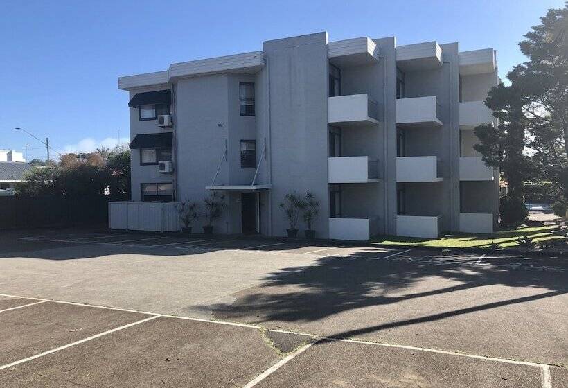 בית מלון כפרי East Port Motor Inn