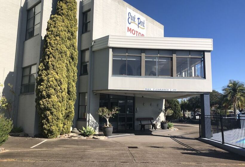 בית מלון כפרי East Port Motor Inn