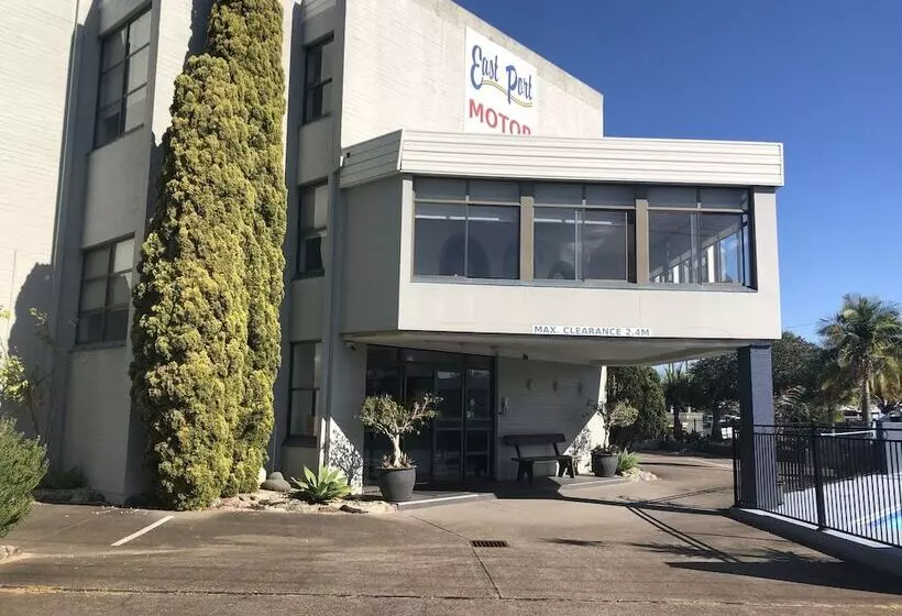 בית מלון כפרי East Port Motor Inn