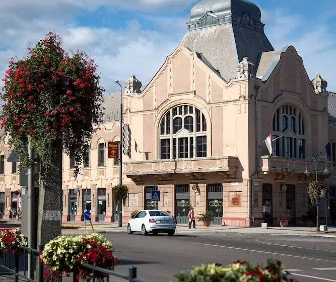 בית מלון כפרי Queen Elizabeth Superior