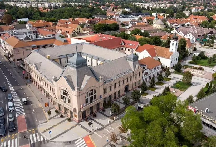 בית מלון כפרי Queen Elizabeth Superior