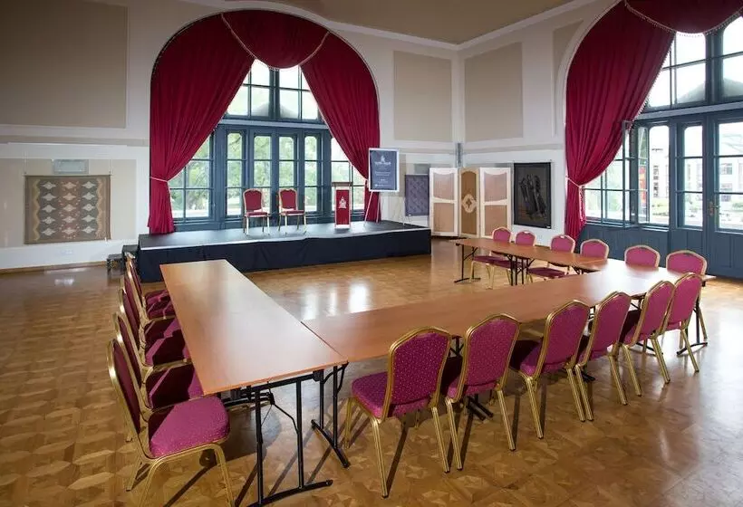 בית מלון כפרי Queen Elizabeth Superior