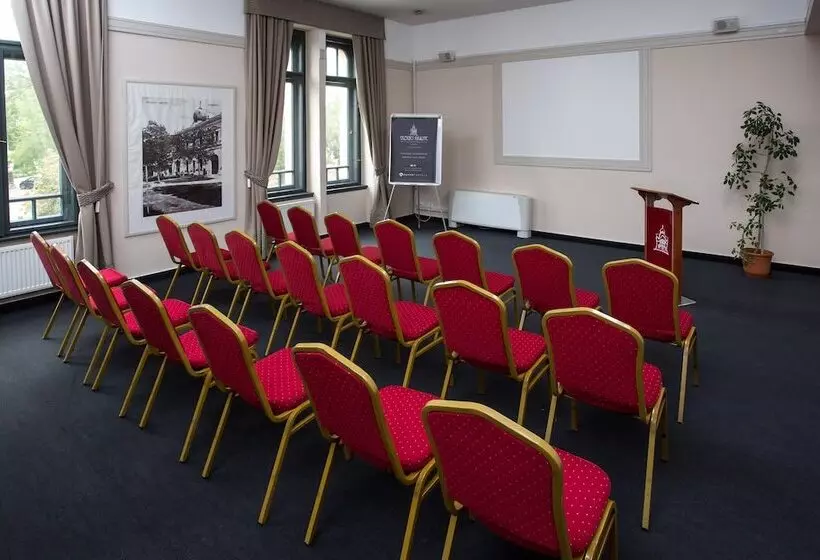 בית מלון כפרי Queen Elizabeth Superior