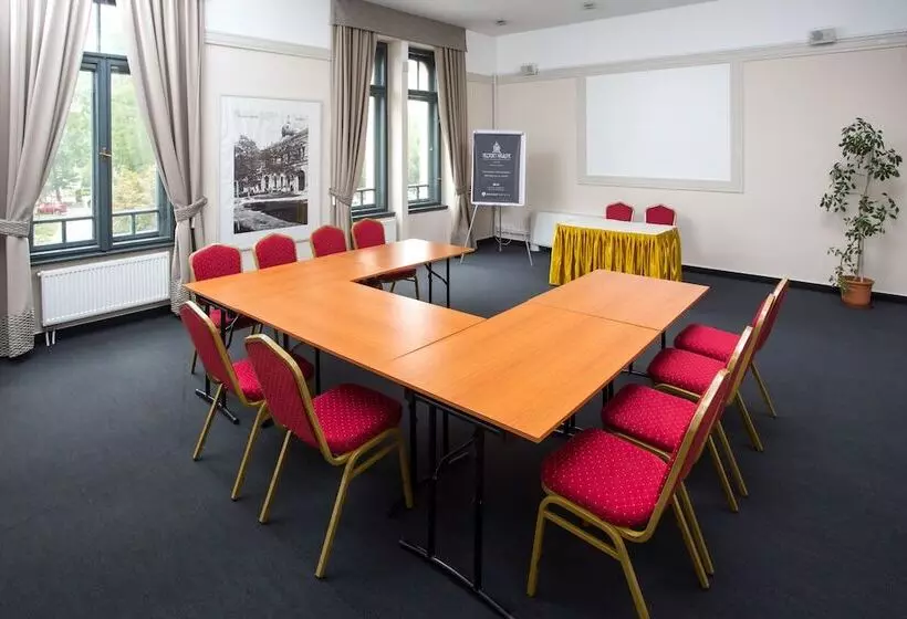 בית מלון כפרי Queen Elizabeth Superior