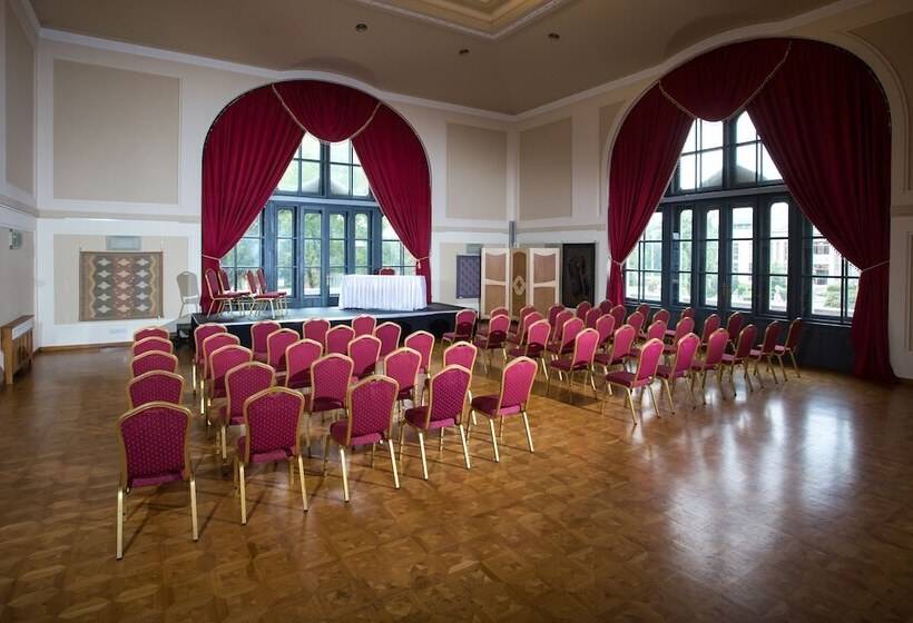 בית מלון כפרי Queen Elizabeth Superior