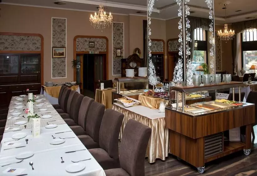 בית מלון כפרי Queen Elizabeth Superior