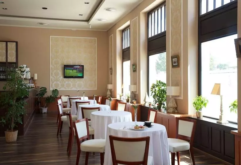 בית מלון כפרי Queen Elizabeth Superior