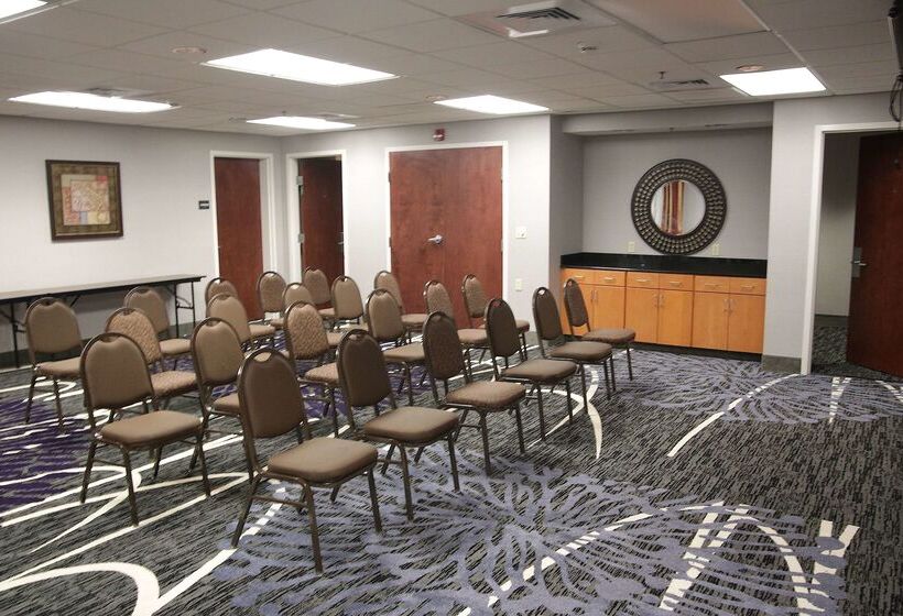 בית מלון כפרי Hampton Inn & Suites Grenada