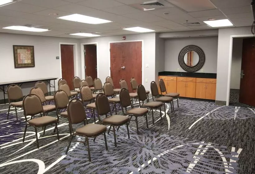 فندق Hampton Inn & Suites Grenada