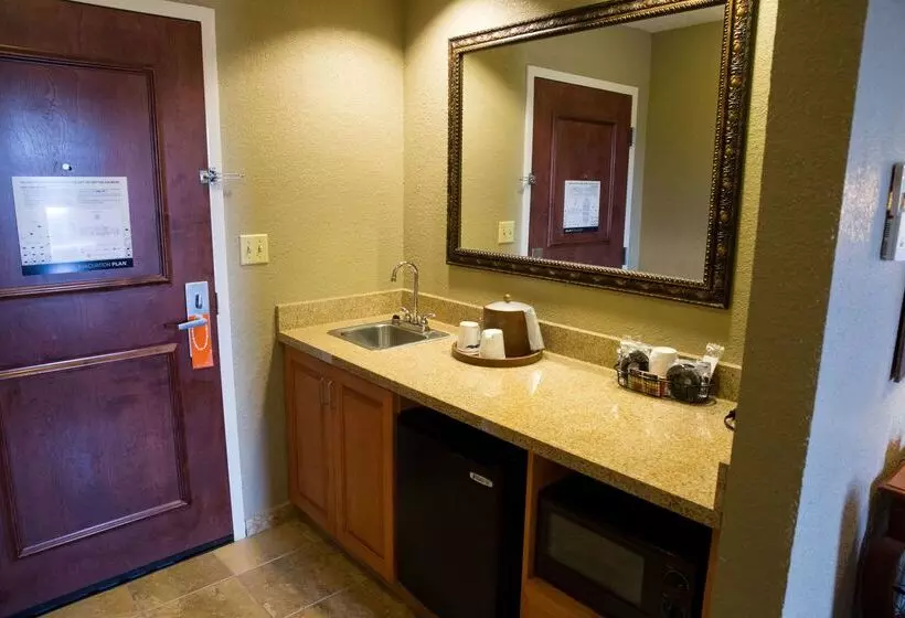 فندق Hampton Inn & Suites Grenada